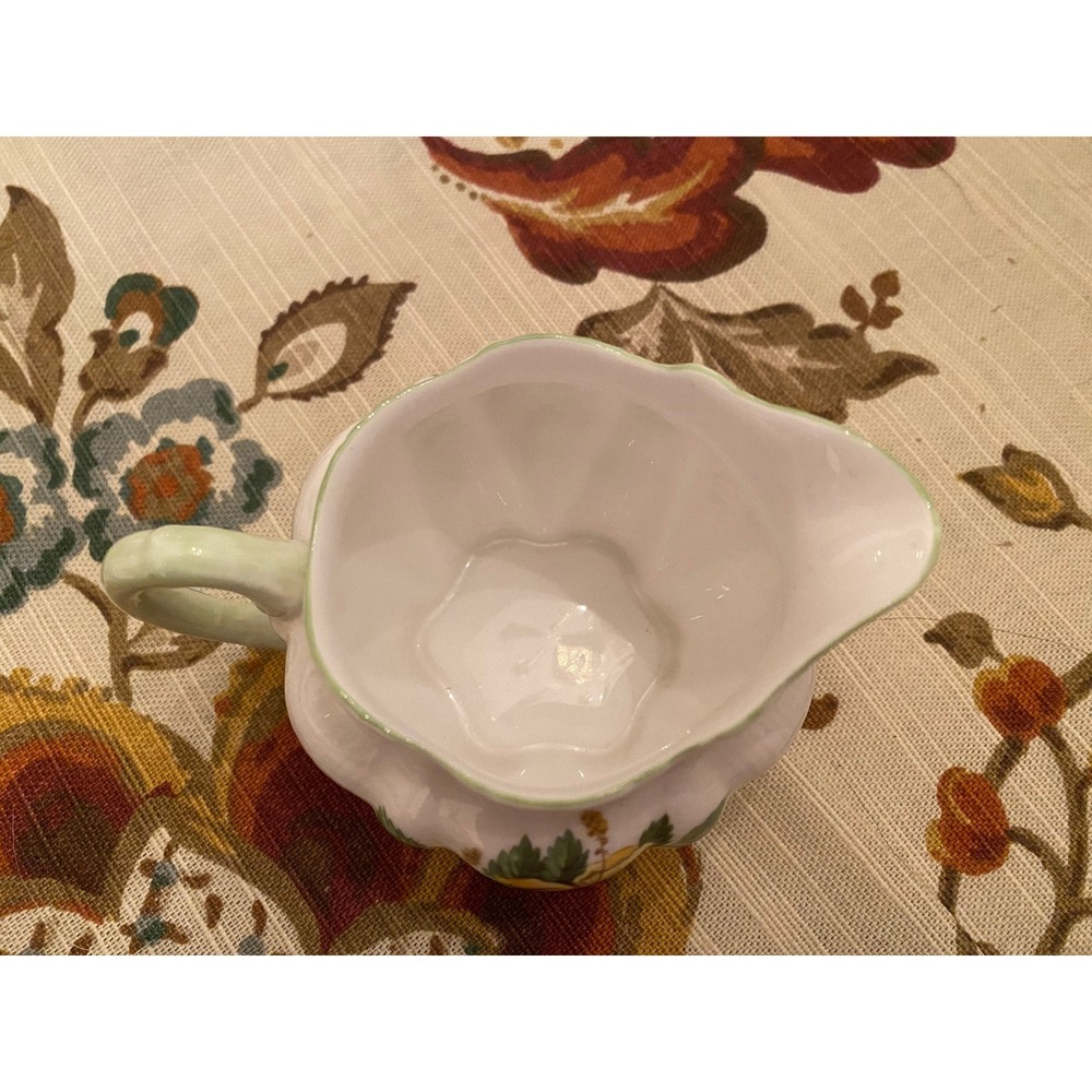 Shelley Creamer and Oval Tray Hibiscus Pattern Dainty Shape 1940s - Beautiful - Picture 6 of 8